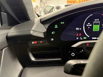 2025 Porsche TAYCAN EV 2025 Porsche TAYCAN EV